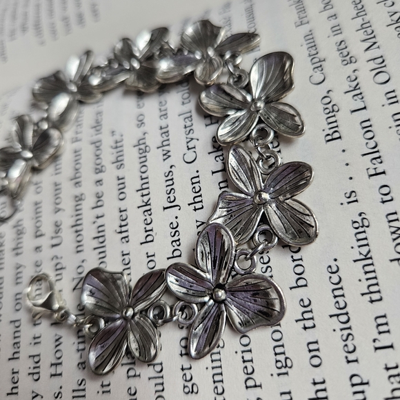Silver Floral Bracelet - Picture 4 of 7